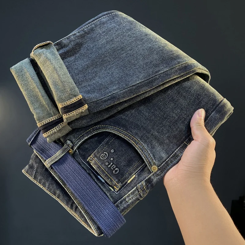 Мужские джинсы в стиле ретро, новый тренд, свободные осенние брюки-шаровары на осень 2025 года, мягкие эластичные зауженные штаны-шаровары с маленькими штанинами 
Мужские джинсы в стиле ретро, новый тренд, свободные осенние брюки-шаровары на осень 2025 года, мягкие эластичные зауженные штаны-шаровары с маленькими штанинами