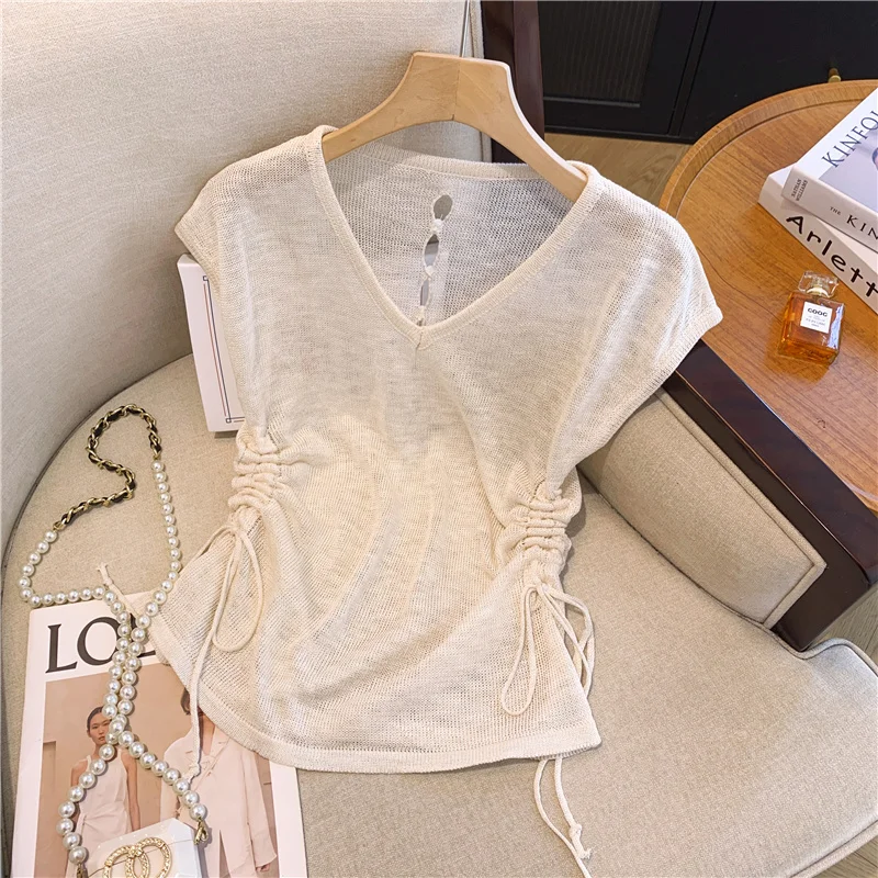 Women's Knitted Short Hollow out T-Shirt Summer New Style Breathable V-Neck Sleeveless Top Fashionable Commute Style
Women's Knitted Short Hollow out T-Shirt Summer New Style Breathable V-Neck Sleeveless Top Fashionable Commute Style