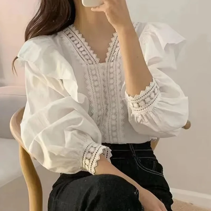 Fashion V-neck Loose Puff Sleeve Long Sleeve Ruffles Shirt Elegant Spring Summer Lace Blouse Women Korean Style Casual Tops 1983
Fashion V-neck Loose Puff Sleeve Long Sleeve Ruffles Shirt Elegant Spring Summer Lace Blouse Women Korean Style Casual Tops 1983