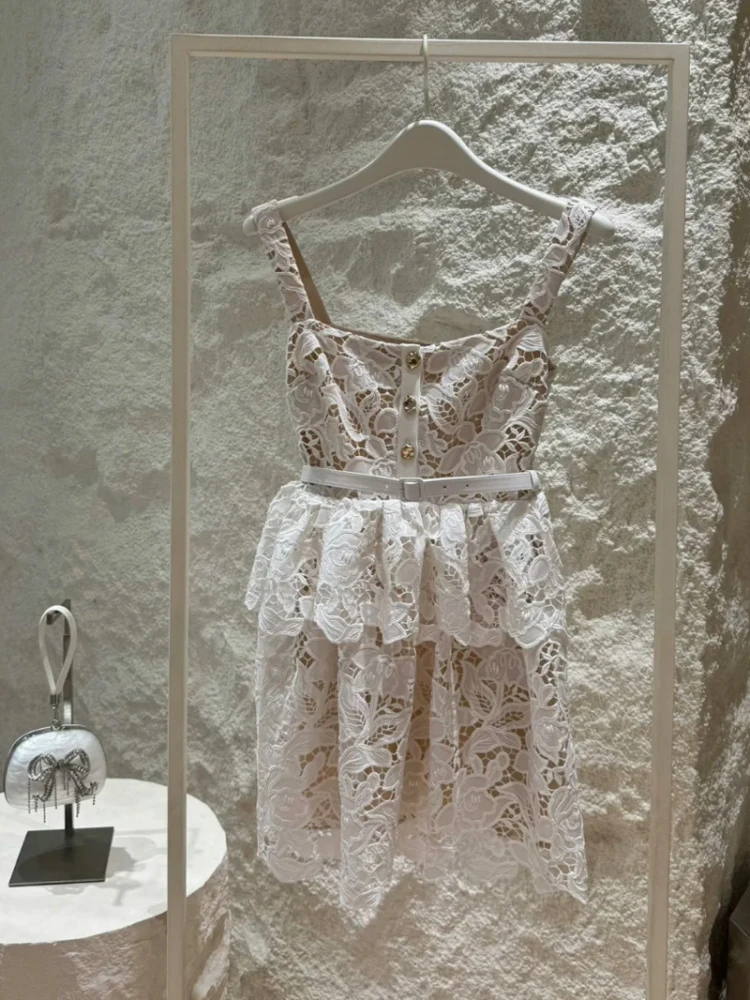 Elegant High-Waisted Lace Embroidery Belted Summer Dress with Ruffle Hemline Sleeveless Women's Gown for Formal Occasions
Elegant High-Waisted Lace Embroidery Belted Summer Dress with Ruffle Hemline Sleeveless Women's Gown for Formal Occasions