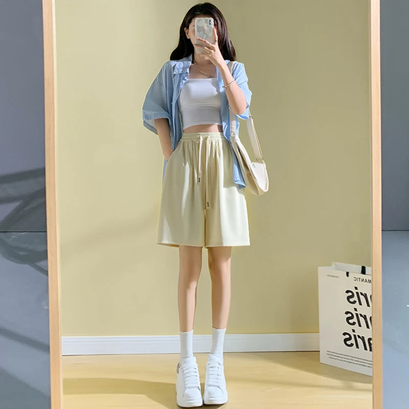 2024 Women's Summer Fashion Thin Ice Silk Shorts Female Loose High Waist Wide Leg Shorts Ladies Casual Chiffon Short Pants X54
2024 Women's Summer Fashion Thin Ice Silk Shorts Female Loose High Waist Wide Leg Shorts Ladies Casual Chiffon Short Pants X54