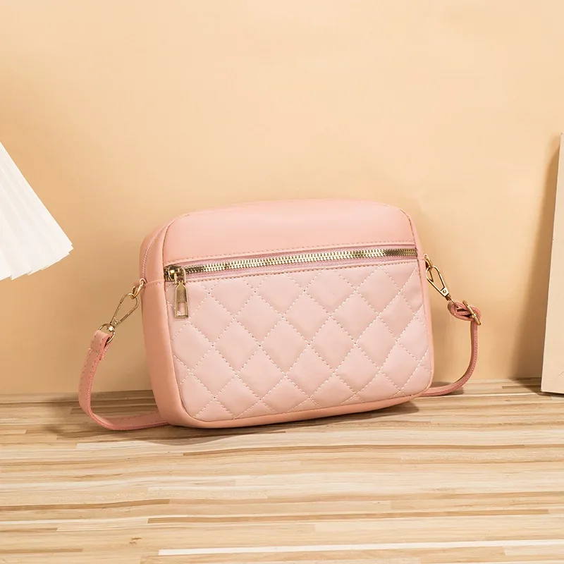 New Women's Bag Classic Simple Fashion Embroidered Diamond Grid Small Square Bag Zipper Design Compact Mini Phone Bag
New Women's Bag Classic Simple Fashion Embroidered Diamond Grid Small Square Bag Zipper Design Compact Mini Phone Bag