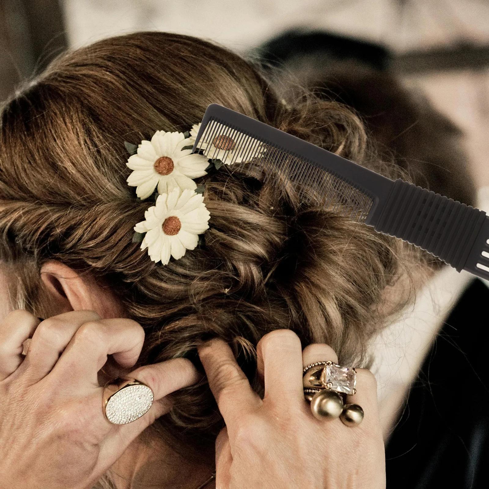 4Pcs Guiding Massage Comb Teasing Clip Pintail Comb Carbon Fiber Antistatic Hair Styling Set for Men Women Professional Barber 
4Pcs Guiding Massage Comb Teasing Clip Pintail Comb Carbon Fiber Antistatic Hair Styling Set for Men Women Professional Barber