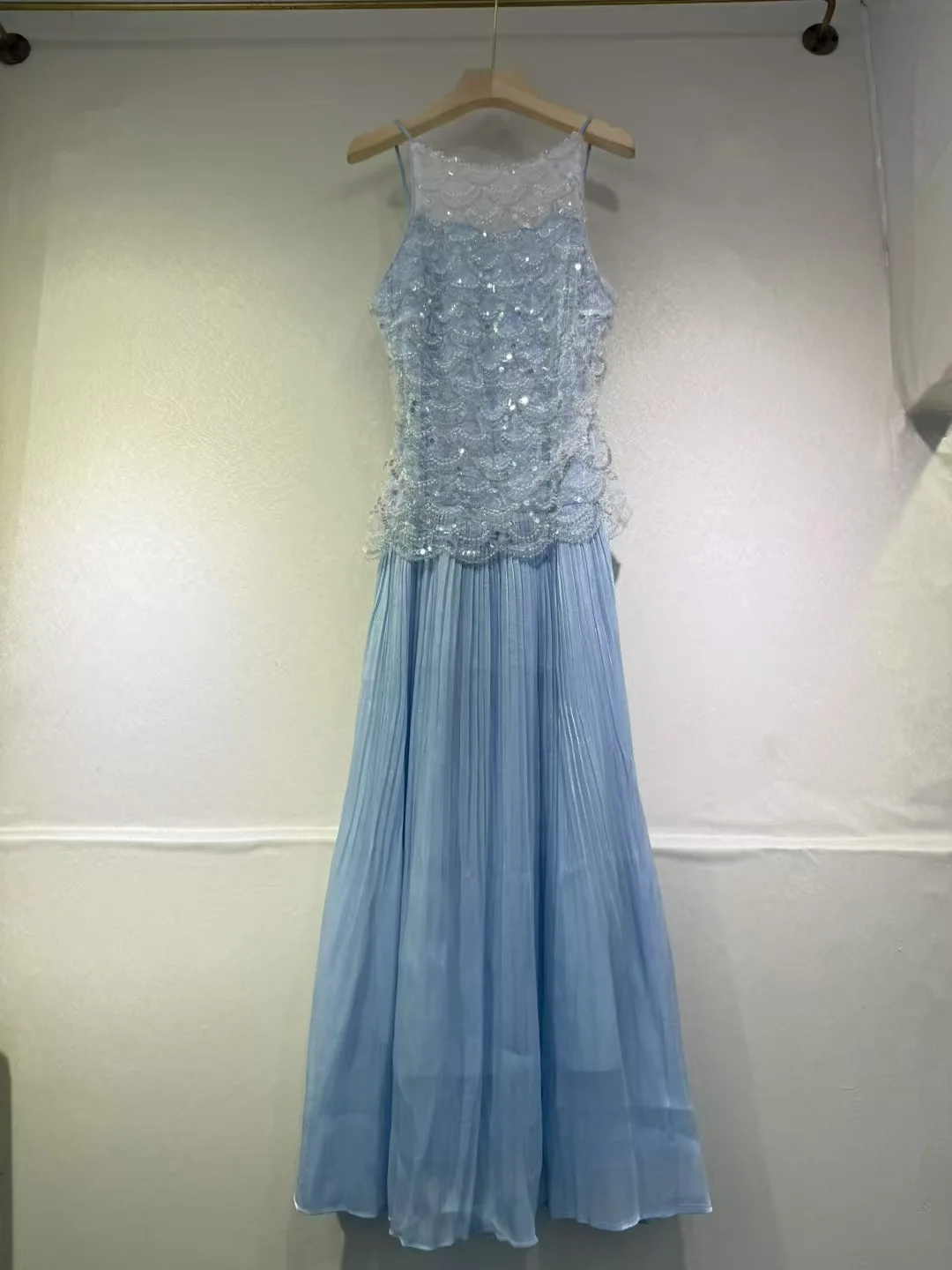 2025 new French light luxury mermaid princess chic lace sequins beaded fish scale pattern splicing bright silk dress-GZDL076
2025 new French light luxury mermaid princess chic lace sequins beaded fish scale pattern splicing bright silk dress-GZDL076