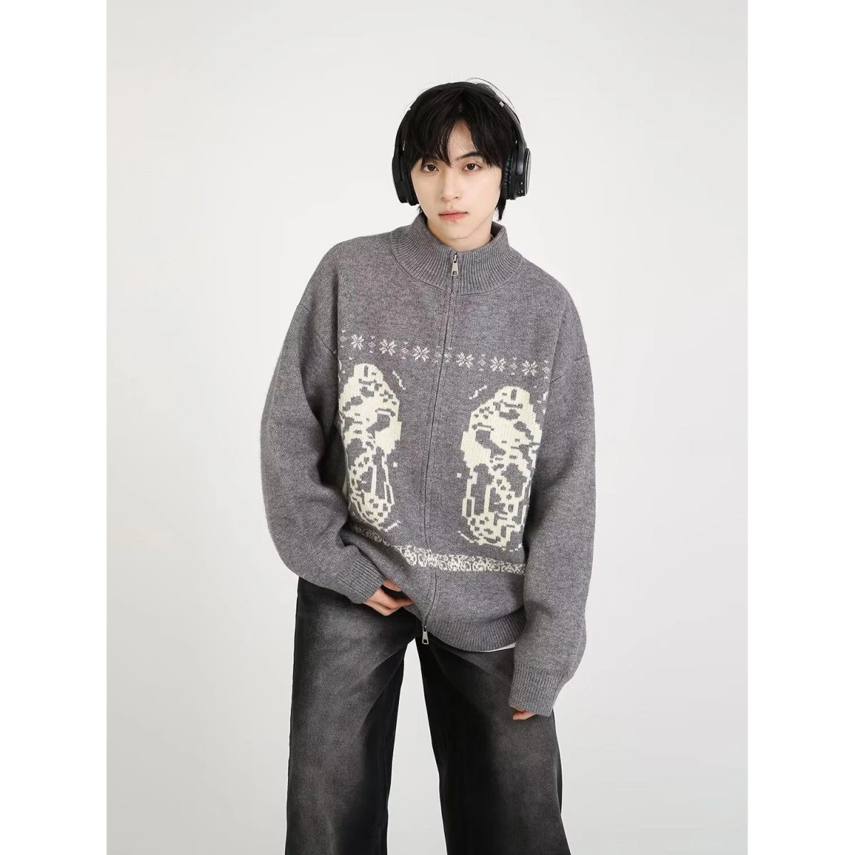 Осень-зима V-Ne вязаный кардиган мужской цветной повседневный свободный крой верхняя одежда из мягкого полиэстера с капюшоном
Осень-зима V-Ne вязаный кардиган мужской цветной повседневный свободный крой верхняя одежда из мягкого полиэстера с капюшоном