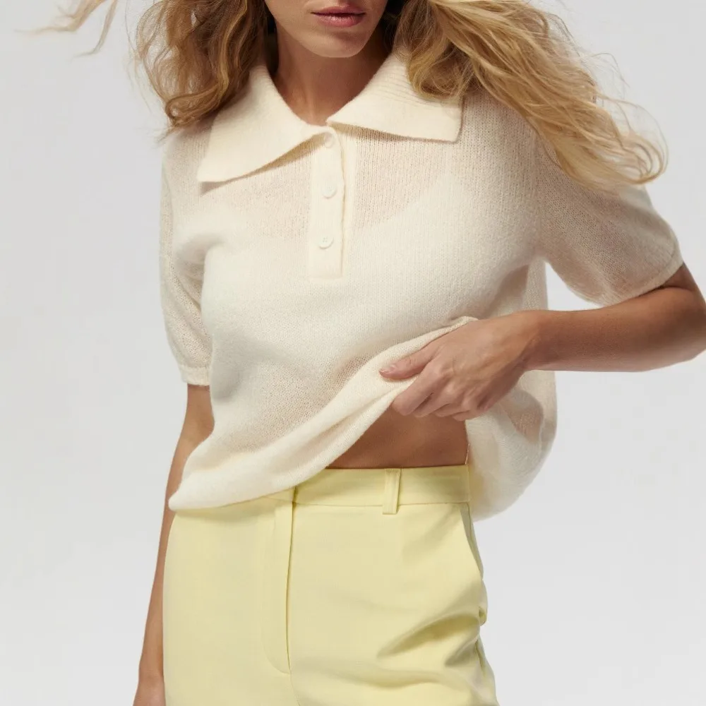 Original Light Luxury Mohair Polo Neck Knit T-shirt Spring and Summer Women Simple Solid Color Bubble Sleeve Knitted Sweater Top
Original Light Luxury Mohair Polo Neck Knit T-shirt Spring and Summer Women Simple Solid Color Bubble Sleeve Knitted Sweater Top