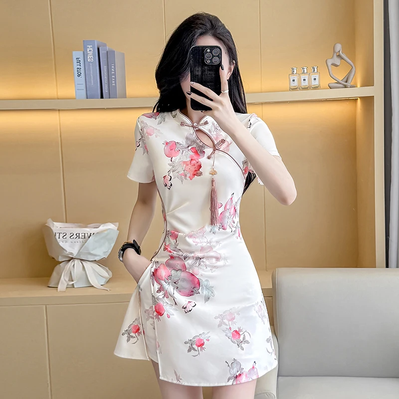 Floral Stretch Cheongsam Set - Modern Qipao Dress & Shorts 2-Piece Outfit for Women (S-2XL) 
Floral Stretch Cheongsam Set - Modern Qipao Dress & Shorts 2-Piece Outfit for Women (S-2XL)