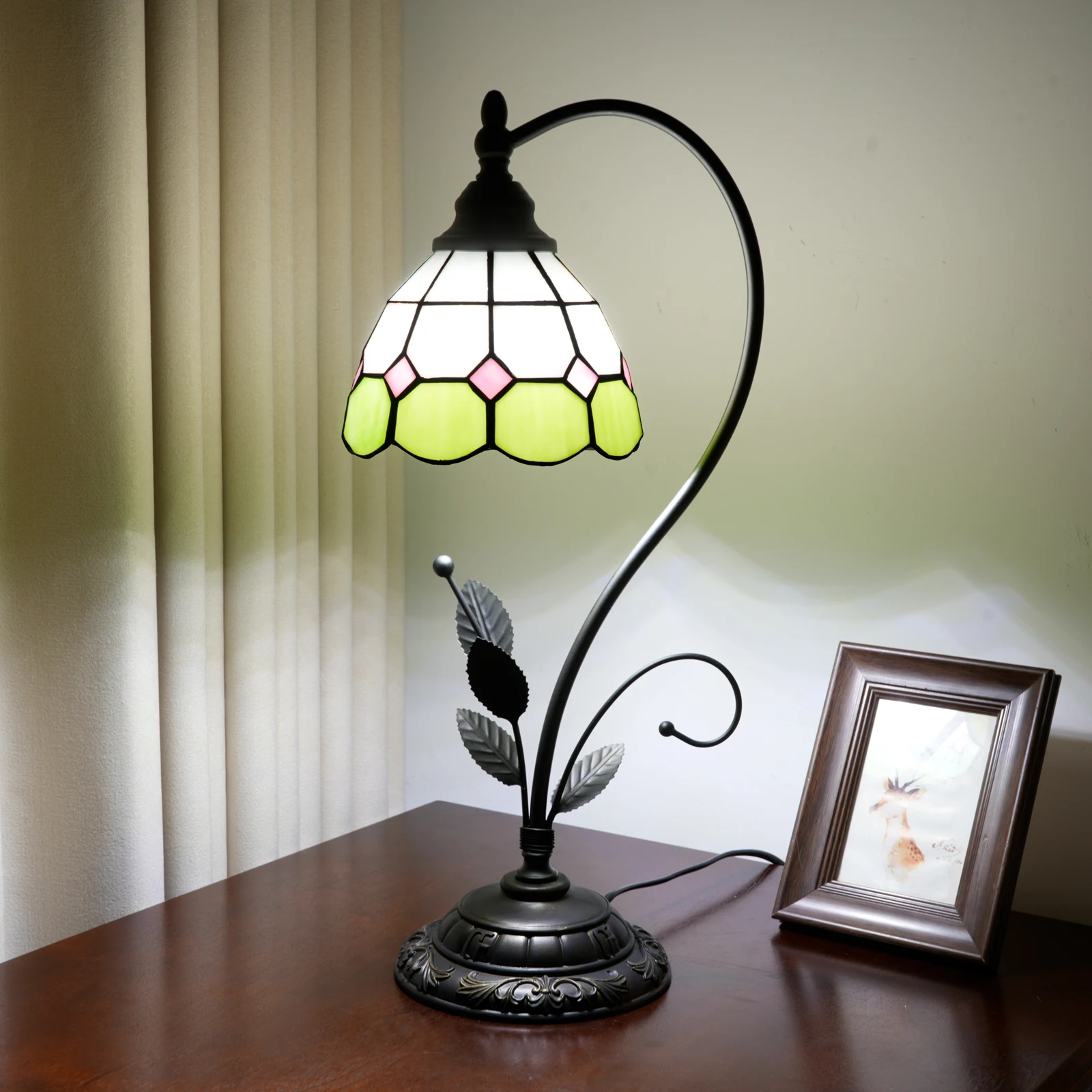 Modern Minimalist Table Lamp, Tiffany Stained Glass Desk Reading Light,Mediterranean style Metal Leaf Table Lamp for living room
Modern Minimalist Table Lamp, Tiffany Stained Glass Desk Reading Light,Mediterranean style Metal Leaf Table Lamp for living room