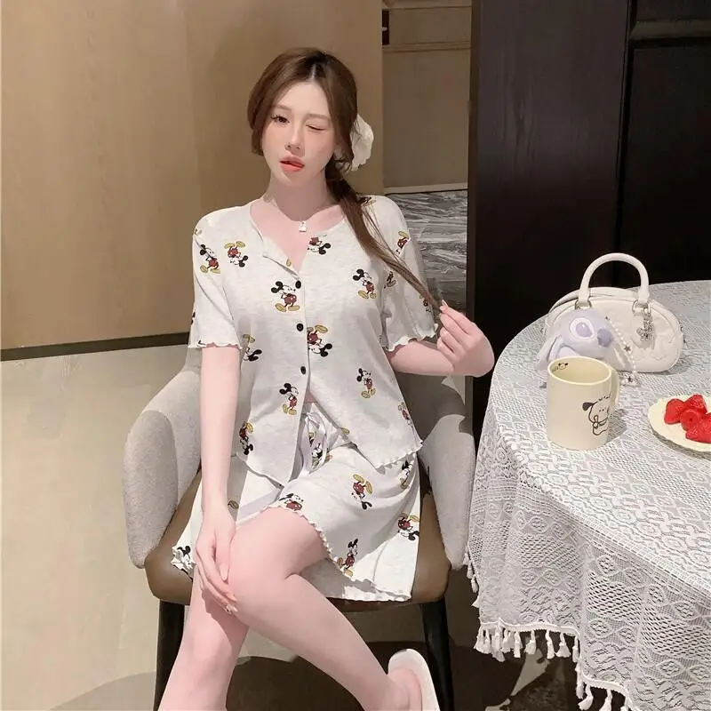 Пижама-кардиган с принтом Микки, светло-серая, с короткими рукавами, с фестончатой отделкой, из мягкой комфортной ткани, повседневный стиль, эстетика Y2K
Пижама-кардиган с принтом Микки, светло-серая, с короткими рукавами, с фестончатой отделкой, из мягкой комфортной ткани, повседневный стиль, эстетика Y2K