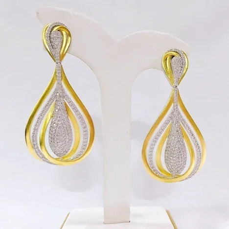 Shiny Textured Two Tone Waterdrop Skeleton Women's Zirconia Earring Pierced Electroplated Large Earring For Party Free Shipping
Shiny Textured Two Tone Waterdrop Skeleton Women's Zirconia Earring Pierced Electroplated Large Earring For Party Free Shipping