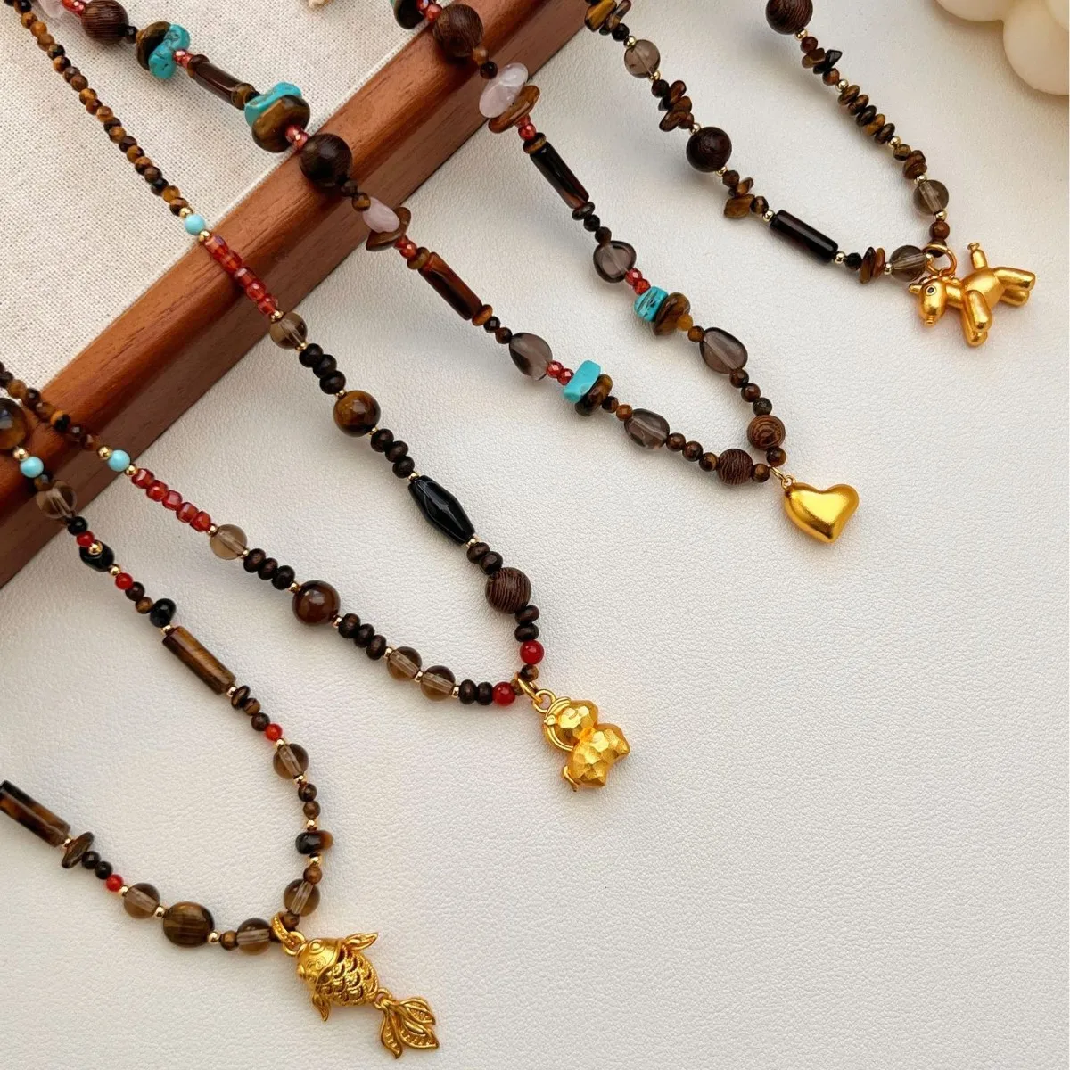 Retro style high-end natural stone necklace light luxury style niche Maillard hair accessories
Retro style high-end natural stone necklace light luxury style niche Maillard hair accessories