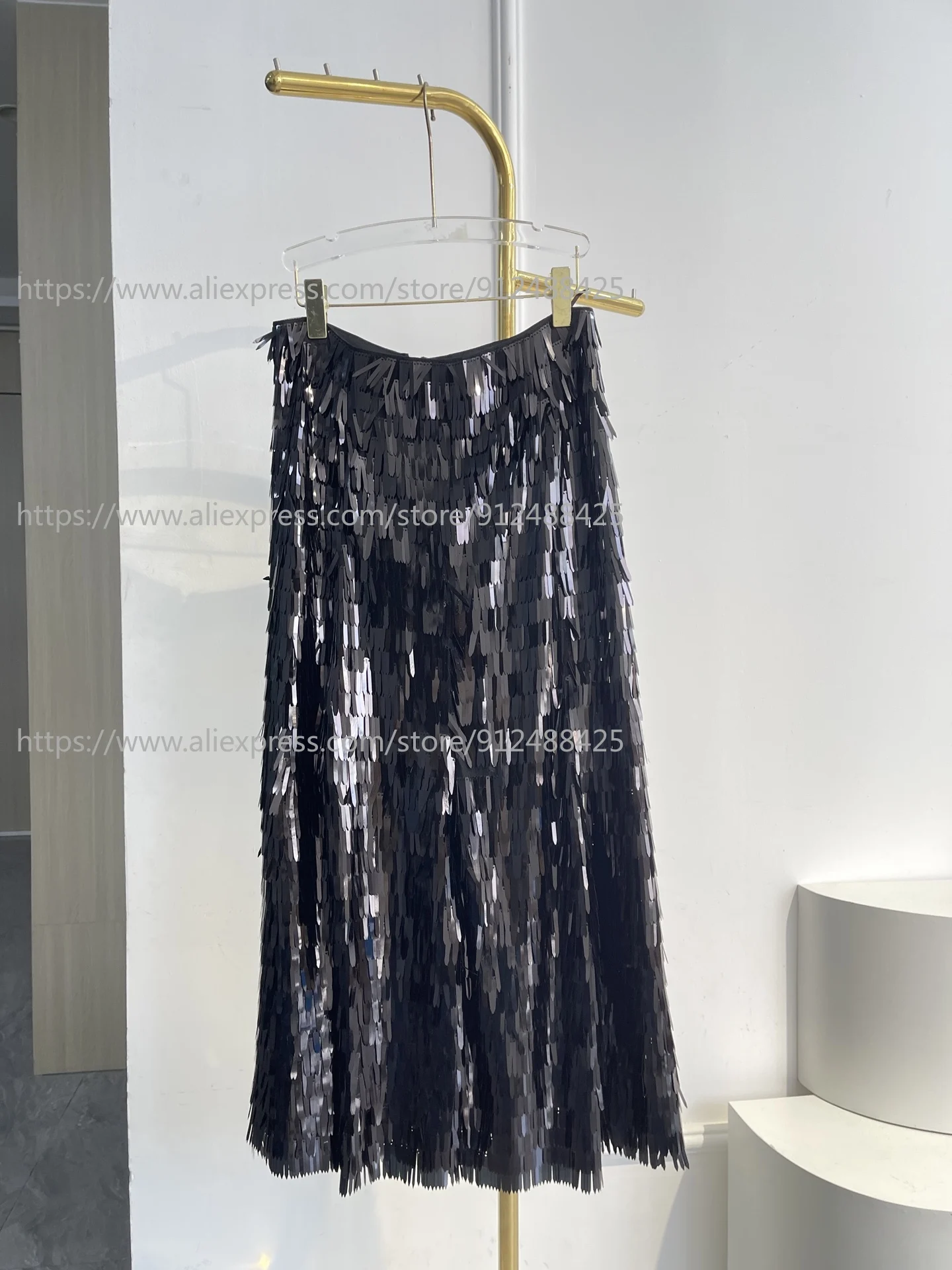 Новая женская юбка миди черного цвета с пайетками высшего качества 2026 года
Новая женская юбка миди черного цвета с пайетками высшего качества 2026 года