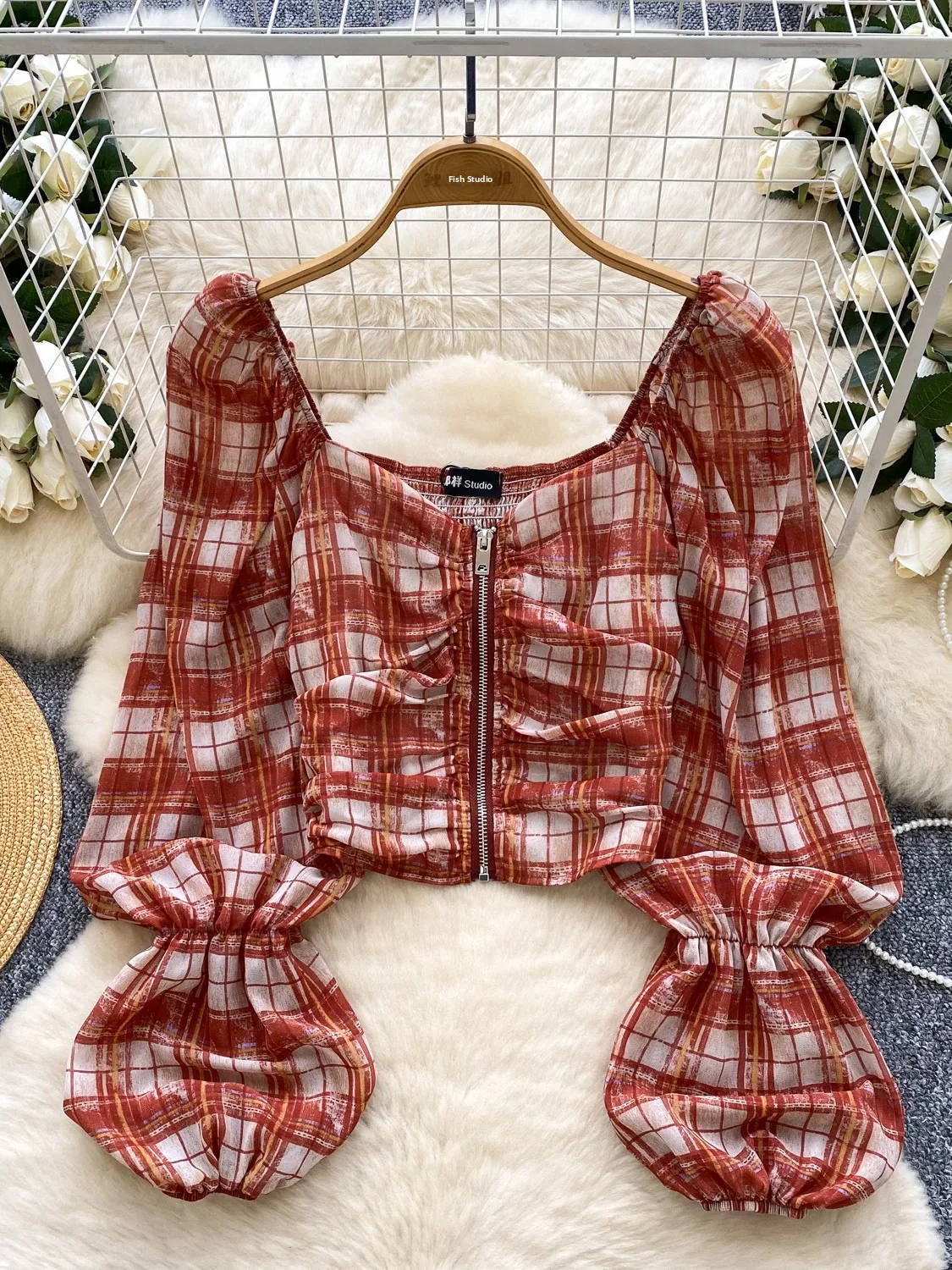 Retro Plaid Bubble Sleeve Shirt Women's Summer Square Collar Zipper Pleated Slimming Cool Spicy Streetwear Top Korean Style
Retro Plaid Bubble Sleeve Shirt Women's Summer Square Collar Zipper Pleated Slimming Cool Spicy Streetwear Top Korean Style