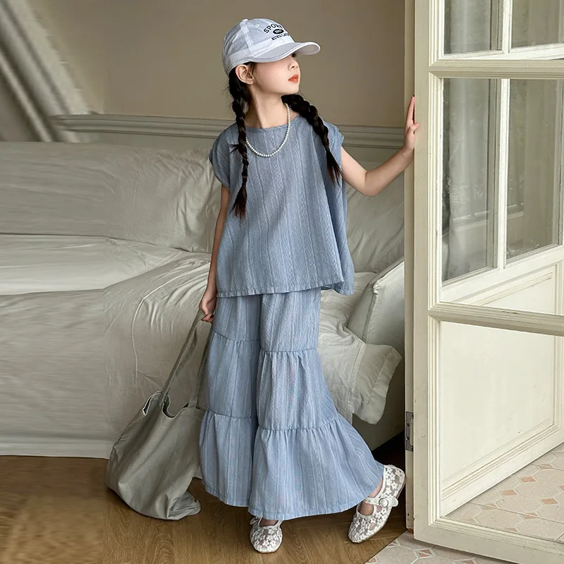 Korean children's and girls' summer clothing set children's sleeveless two-piece set, 2024 new trendy and trendy clothes
Korean children's and girls' summer clothing set children's sleeveless two-piece set, 2024 new trendy and trendy clothes