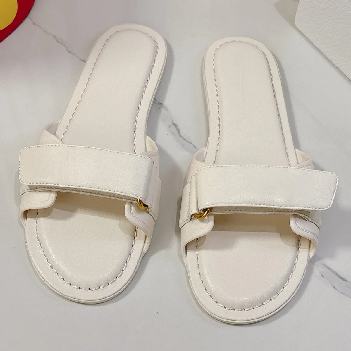 2026 New Women's Round Toe Leather Slide Shoes, Leather + Adjustable Strap Design YYT26010797
2026 New Women's Round Toe Leather Slide Shoes, Leather + Adjustable Strap Design YYT26010797