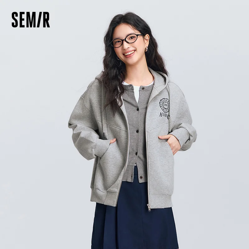 Женская куртка Semir с капюшоном и вышивкой в студенческом стиле, новинка 2023 года, весеннее свободное текстурированное пальто с заниженными плечами для модных видов спорта
Женская куртка Semir с капюшоном и вышивкой в студенческом стиле, новинка 2023 года, весеннее свободное текстурированное пальто с заниженными плечами для модных видов спорта