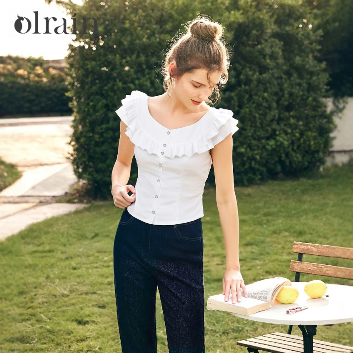 OLrain Elegant Ruffle Edge White Blouses Woman 2025 French Fashion Slim Fit Cropped Tops Ladies Female Clothing O57XX98219
OLrain Elegant Ruffle Edge White Blouses Woman 2025 French Fashion Slim Fit Cropped Tops Ladies Female Clothing O57XX98219