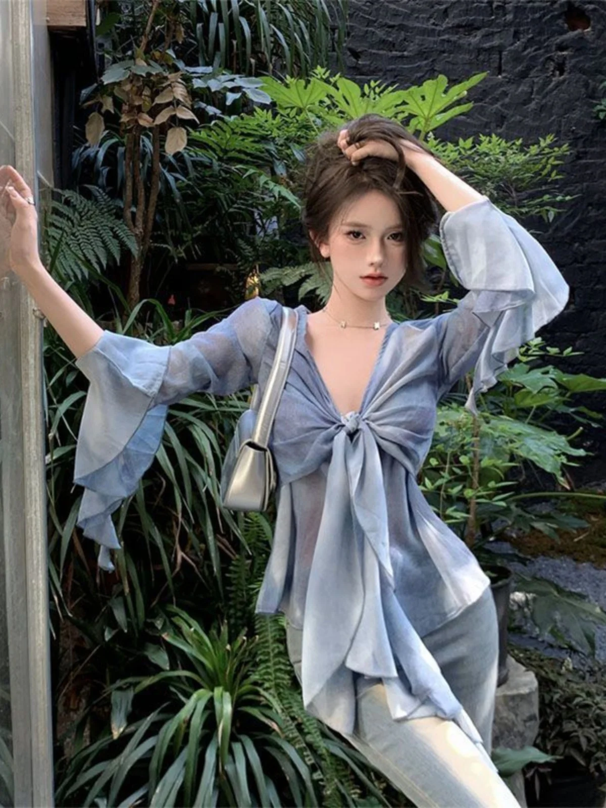 French Blue Ruffle V-neck Long Sleeve Chiffon Shirt for Women Spring Korean Chic Tie Dye Slimming Flare Sleeve Blouse Women Tops
French Blue Ruffle V-neck Long Sleeve Chiffon Shirt for Women Spring Korean Chic Tie Dye Slimming Flare Sleeve Blouse Women Tops