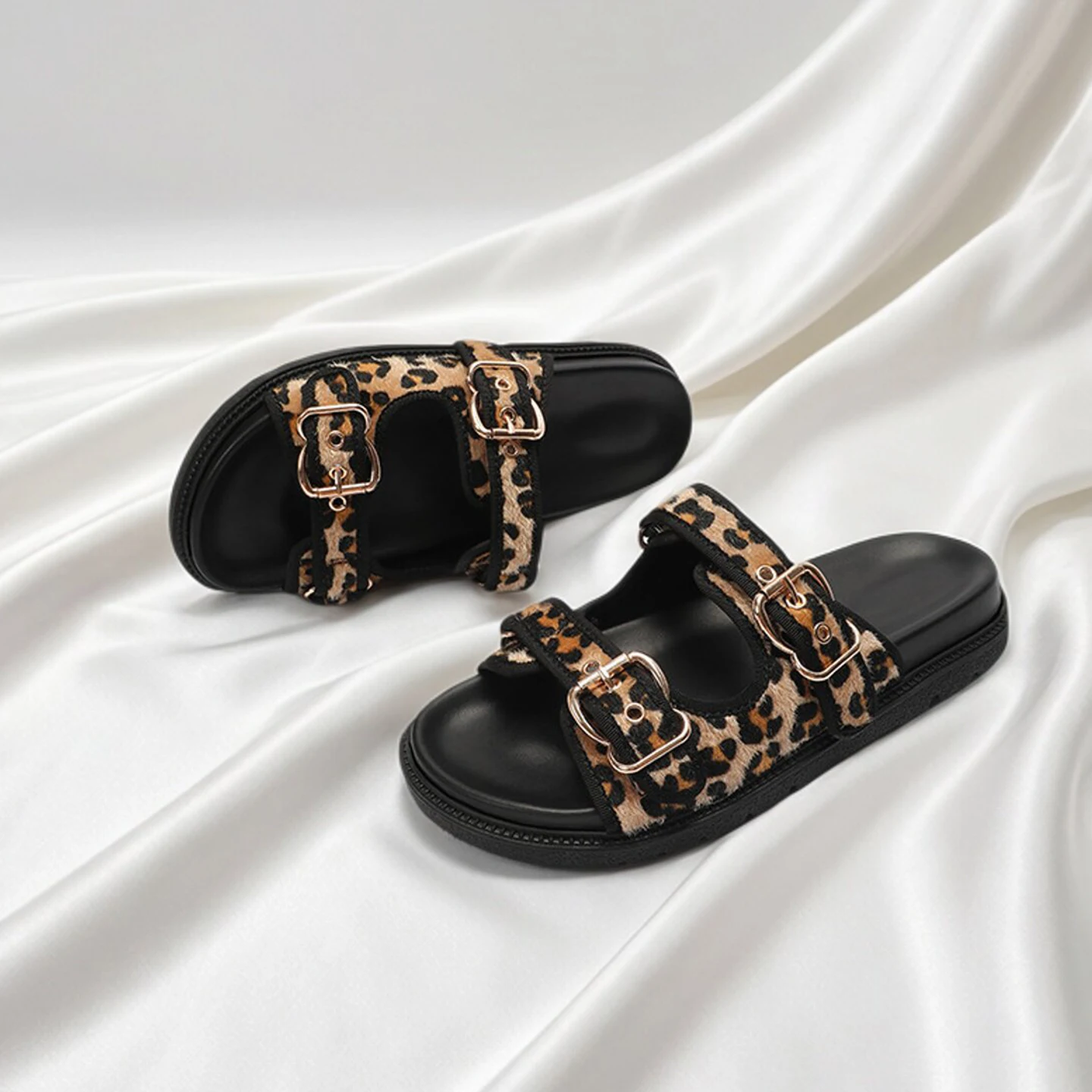 Retro Designer High Quality Leopard Metal Buckle Design Women Slippers Sexy Comfort Non Slip Slide Sandals Summer Platform
Retro Designer High Quality Leopard Metal Buckle Design Women Slippers Sexy Comfort Non Slip Slide Sandals Summer Platform