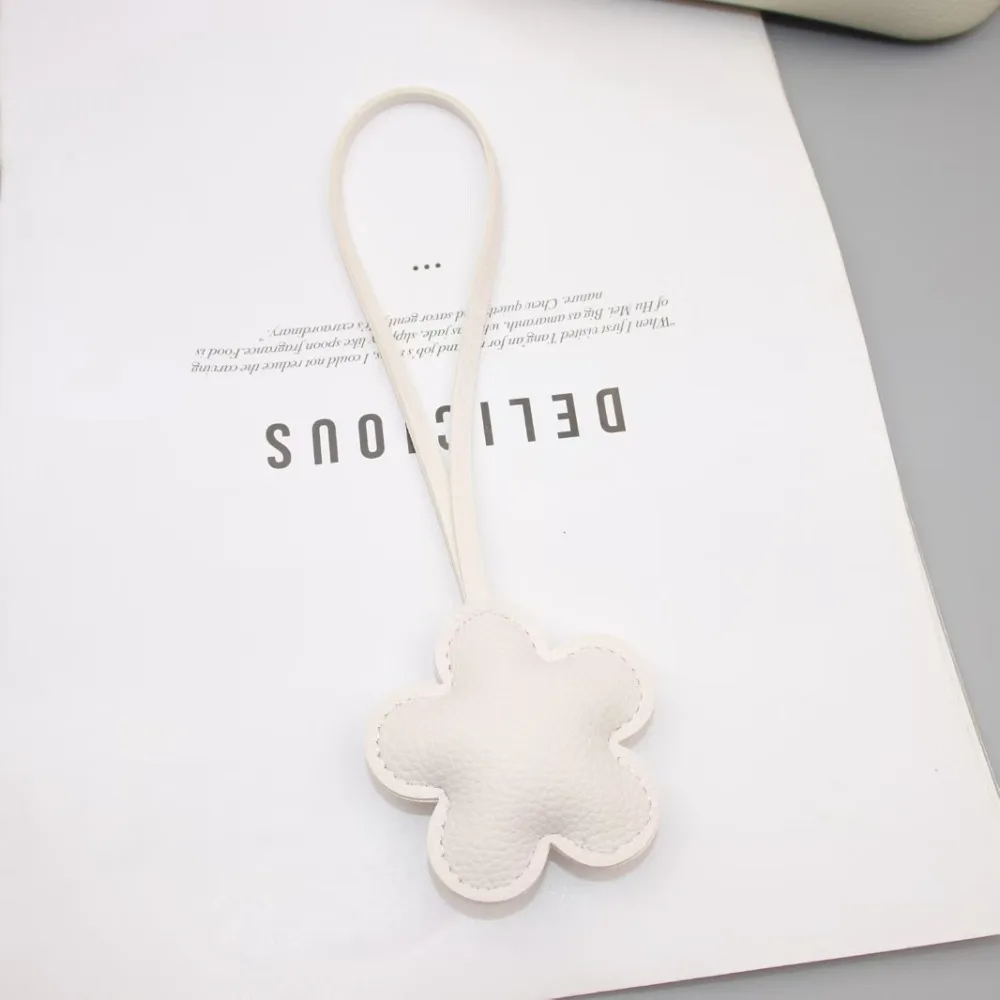Cute PU Leather Flower Keychain Car Keyring Fashion PU Leather Hanger 13 Colors Cartoon Bag Pendant Men 
Cute PU Leather Flower Keychain Car Keyring Fashion PU Leather Hanger 13 Colors Cartoon Bag Pendant Men