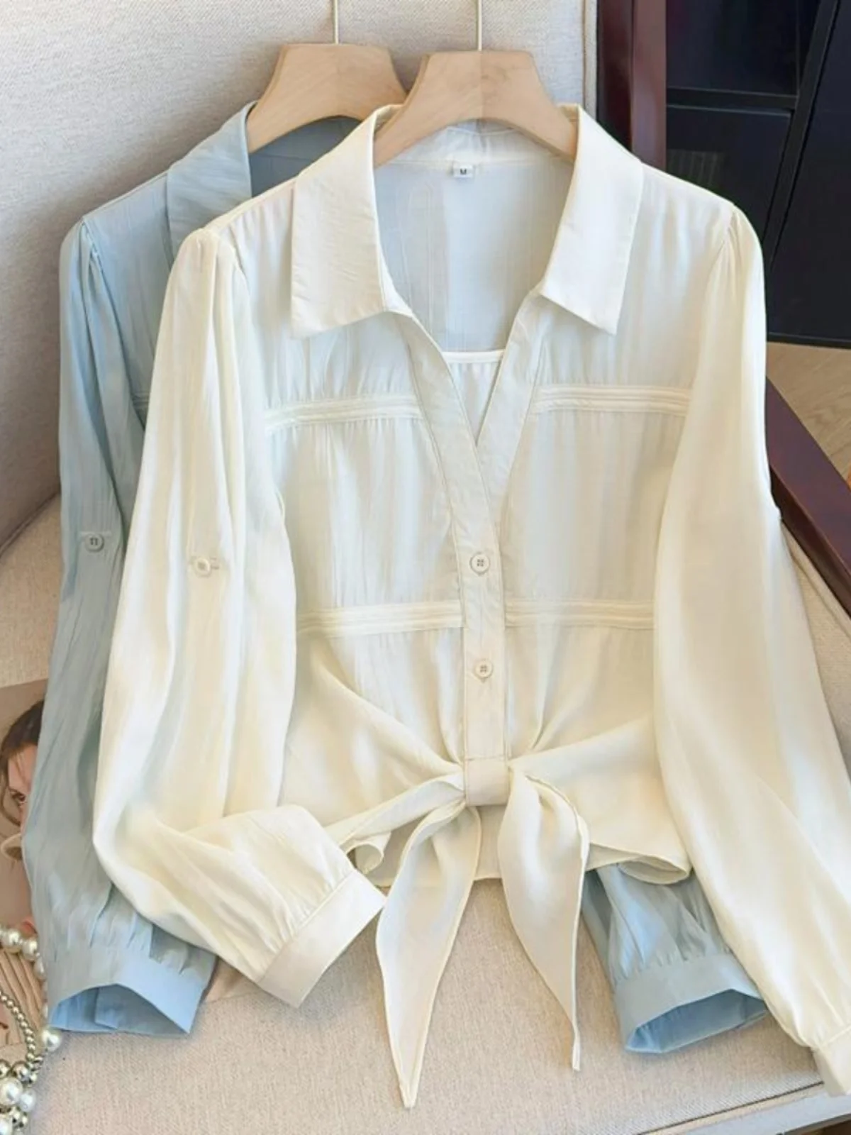 Korean Sle Loose Long Sve irt Women's Spring 2025 New Design Sense Fake Two-Piece Belted Slimming Top Collar
Korean Sle Loose Long Sve irt Women's Spring 2025 New Design Sense Fake Two-Piece Belted Slimming Top Collar