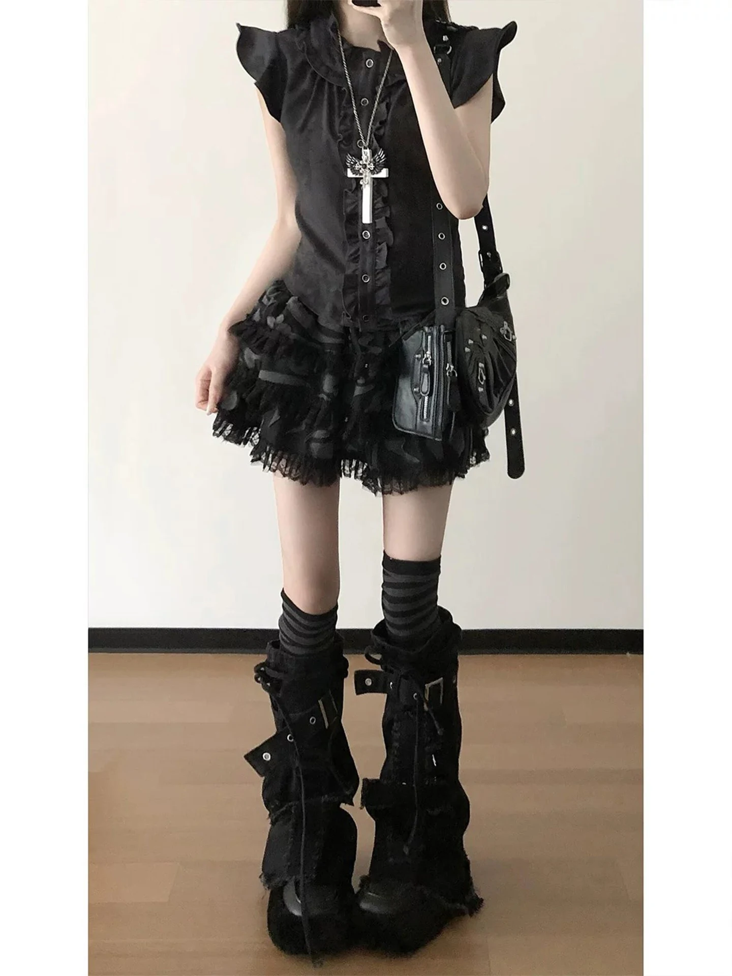 Y2K Spicy Girl Lace Trim Short Sleeve Shirt And Vest Set Women's Summer Fashion Outfit Black Skirt Two-Piece Suit
Y2K Spicy Girl Lace Trim Short Sleeve Shirt And Vest Set Women's Summer Fashion Outfit Black Skirt Two-Piece Suit