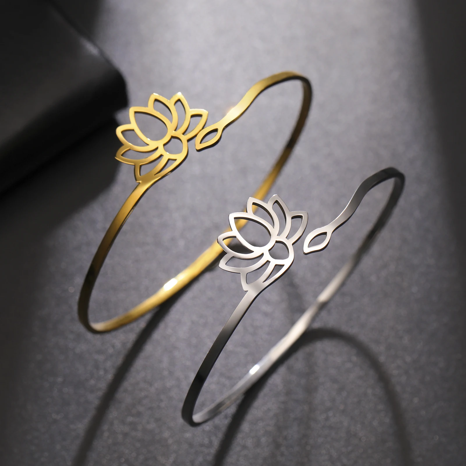 COOLTIME Stainless Steel Lotus Flower Open Bangles for Women Adjustable Buddha Yoga Amulet Bangles Vintage Jewelry Gift 
COOLTIME Stainless Steel Lotus Flower Open Bangles for Women Adjustable Buddha Yoga Amulet Bangles Vintage Jewelry Gift