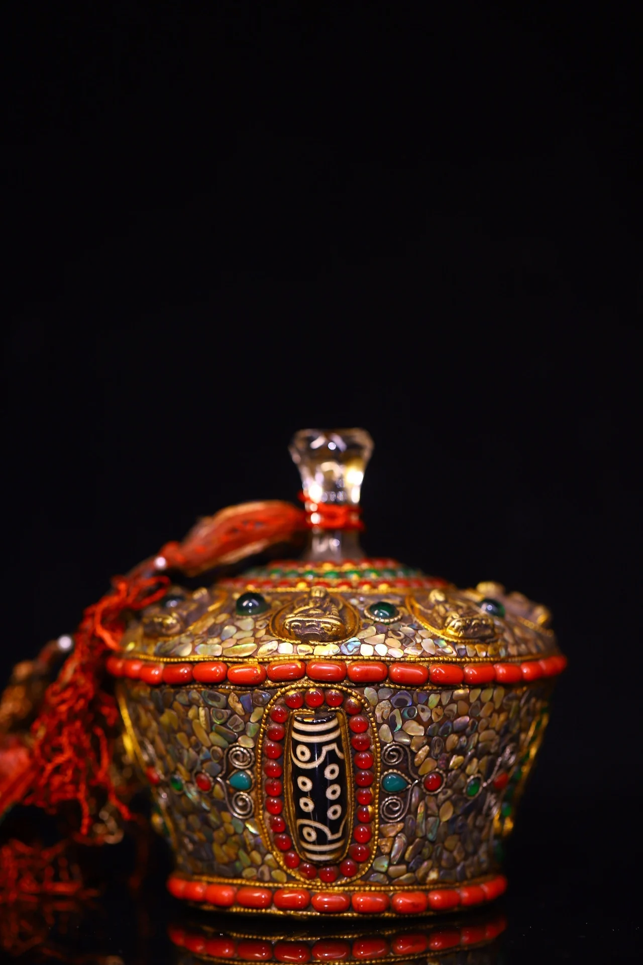 5"Old Xizang Folk Collection Old Crystal Mosaic Gem gZi Beads Shell Buddha Texture Buddha jar Amulet Worship Hall
5"Old Xizang Folk Collection Old Crystal Mosaic Gem gZi Beads Shell Buddha Texture Buddha jar Amulet Worship Hall