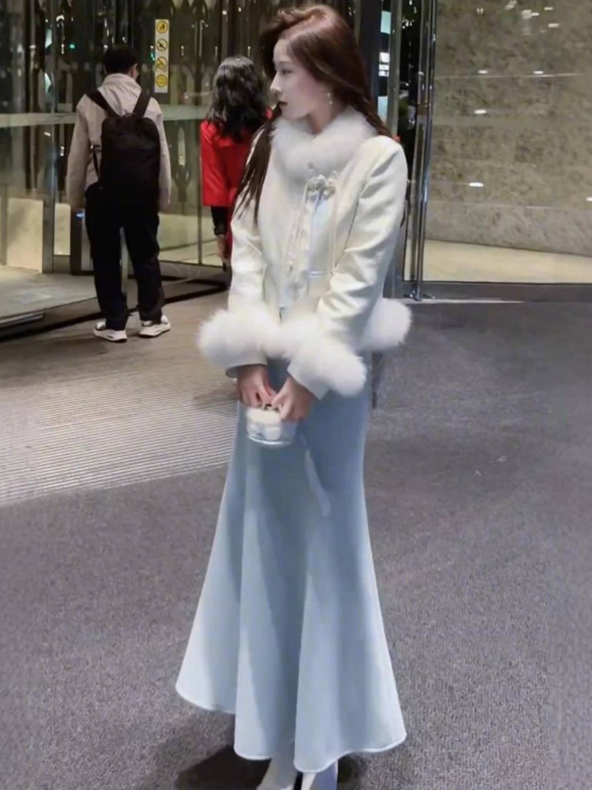 New Winter Chinese Style Light National Trend Half Skirt Women's New Blue High-End All-Match Wraparound Fish Tail Skirt
New Winter Chinese Style Light National Trend Half Skirt Women's New Blue High-End All-Match Wraparound Fish Tail Skirt