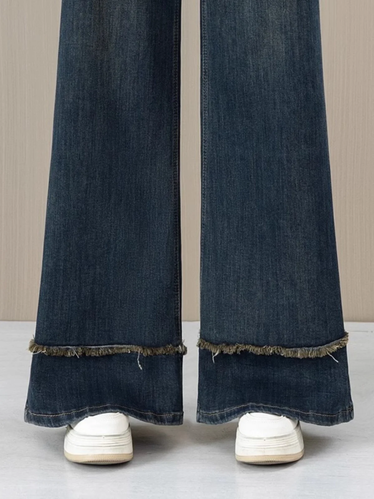 Retro Blue Flared Loose Women's Jeans High Waist Slimming Frayed Wide Leg Pants Spring Autumn New Style Thickened Winter Denim
Retro Blue Flared Loose Women's Jeans High Waist Slimming Frayed Wide Leg Pants Spring Autumn New Style Thickened Winter Denim