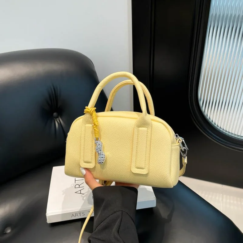 Women's Handbag Made Of Ridge-Printed Leather Boasting Paris Commuter Vintage Spacious Daily Look
Women's Handbag Made Of Ridge-Printed Leather Boasting Paris Commuter Vintage Spacious Daily Look