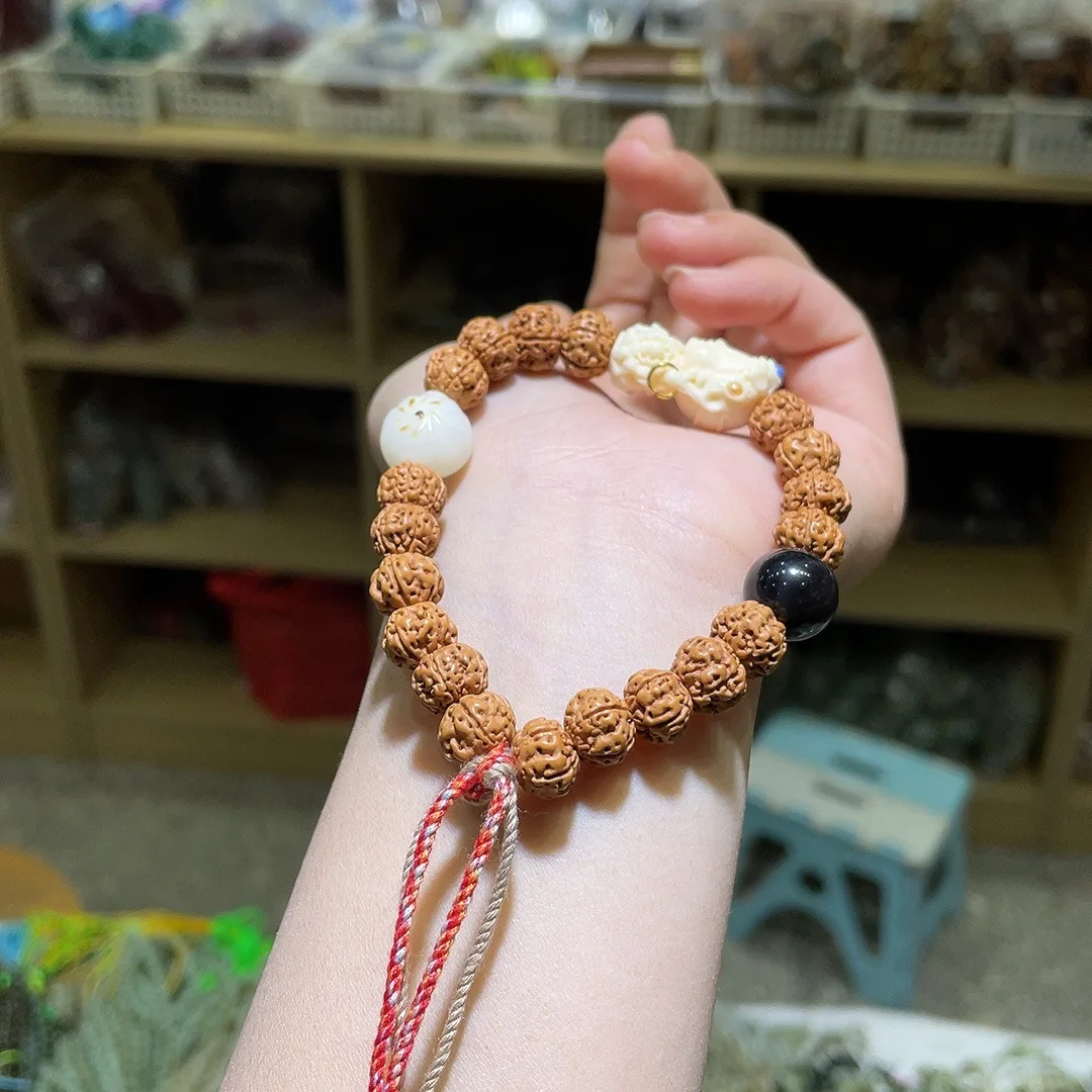 Vajra Bodhi with Ivory Fruit Tara Plus Bodhi Small Buns, Fashionable Cultural and Play Bracelets, Buddha Beads, Rosary Beads.
Vajra Bodhi with Ivory Fruit Tara Plus Bodhi Small Buns, Fashionable Cultural and Play Bracelets, Buddha Beads, Rosary Beads.