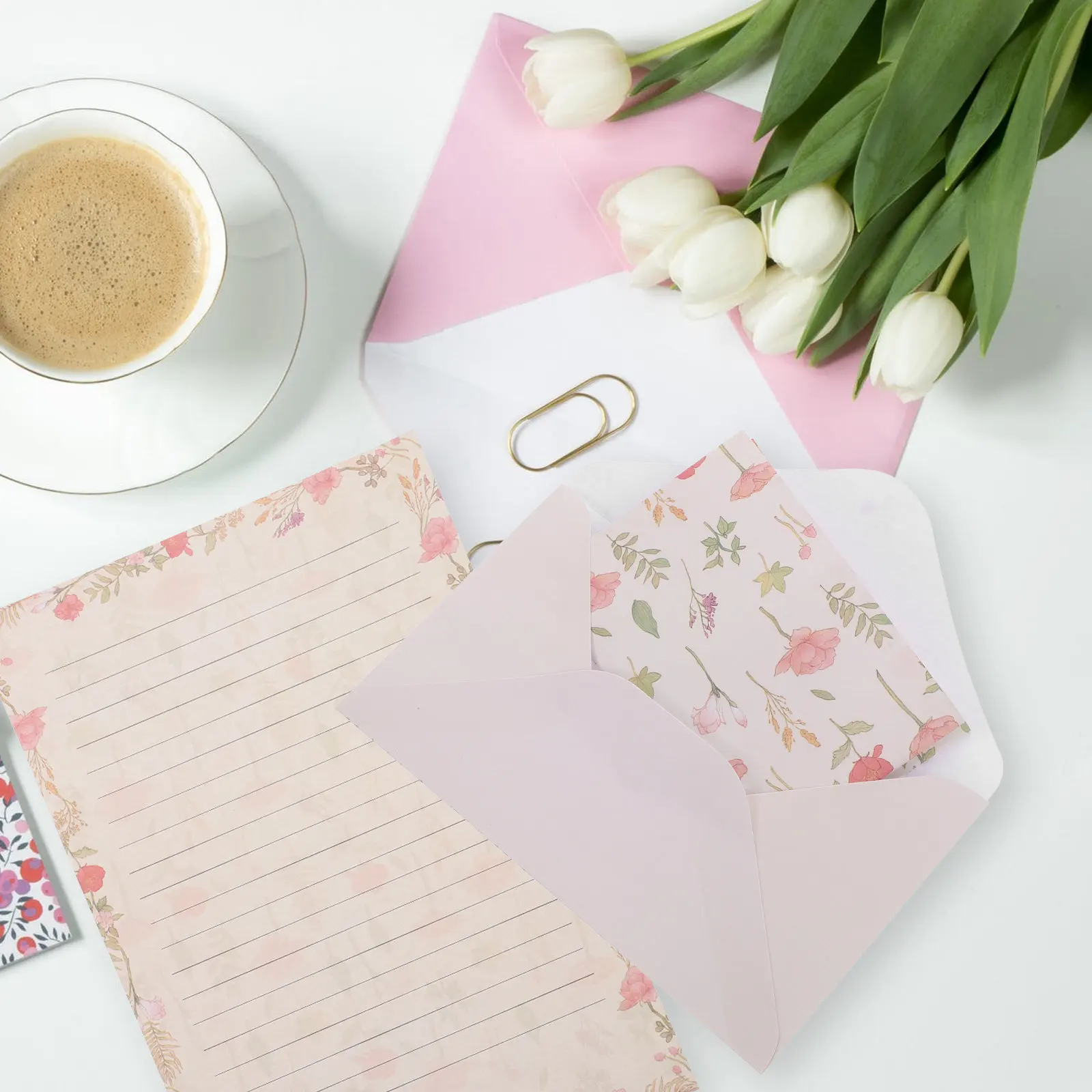 Набор из 5 комплектов цветочных канцелярских принадлежностей: бумага для писем, конверты, гладкая и нежная поверхность, украшение наклейками, идеально подходит для традиционных писем.
Набор из 5 комплектов цветочных канцелярских принадлежностей: бумага для писем, конверты, гладкая и нежная поверхность, украшение наклейками, идеально подходит для традиционных писем.