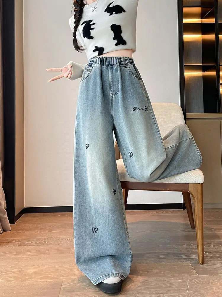 2026 Spring/Summer New Women's Jeans Embroidered High Waist Oversized Wide Leg Pants
2026 Spring/Summer New Women's Jeans Embroidered High Waist Oversized Wide Leg Pants