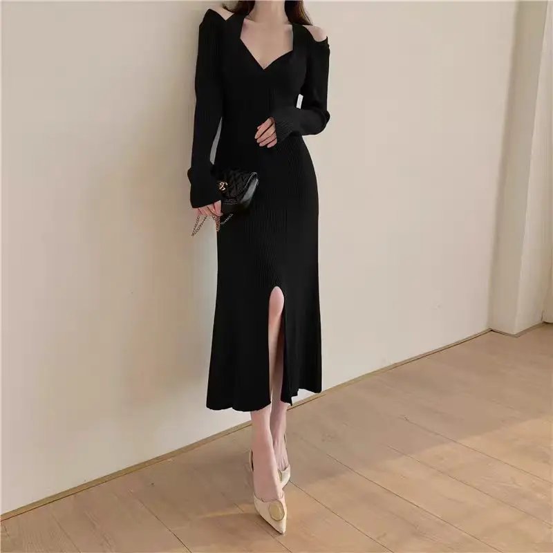 Black Knit Bodycon Dress for Women, Long Sleeve V Neck Halter Neck Midi Dress, Slim Fit Ribbed Sweater Dress with Side Slit
Black Knit Bodycon Dress for Women, Long Sleeve V Neck Halter Neck Midi Dress, Slim Fit Ribbed Sweater Dress with Side Slit