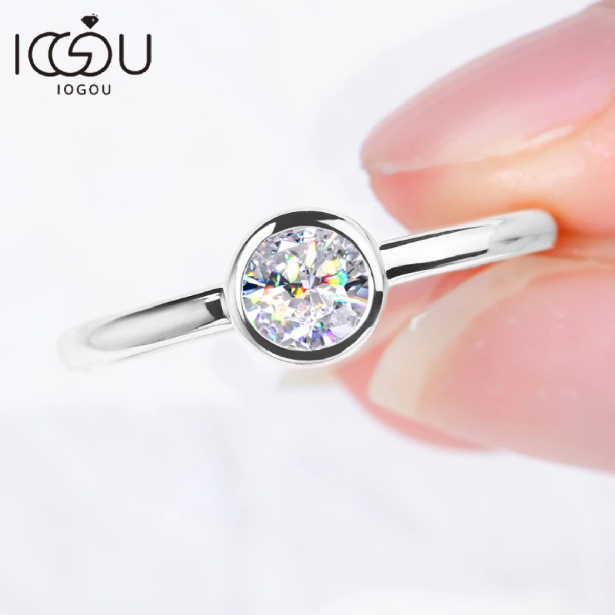 IOGOU 100% 925 Silver Solitaire 5mm 0.5ct D Moissanite Wedding Ring for Women Bezel Engagement Promise Finger Bands Jewelry GRA
IOGOU 100% 925 Silver Solitaire 5mm 0.5ct D Moissanite Wedding Ring for Women Bezel Engagement Promise Finger Bands Jewelry GRA