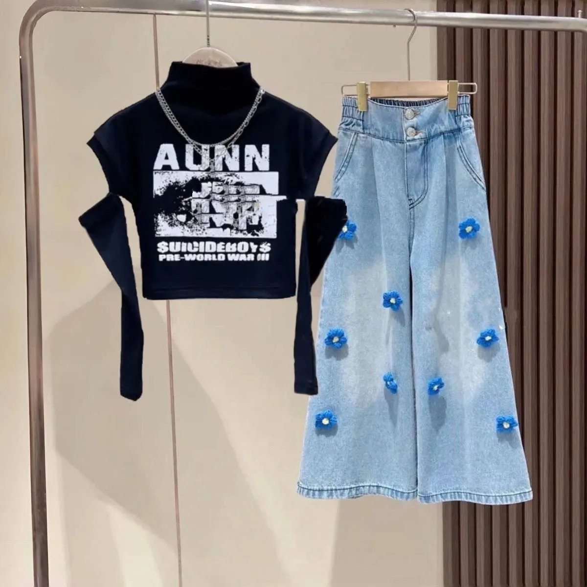 Spring Autumn New Children's Outfit for Girls High Collar Long Sleeve T-Shirt And Wide Leg Pants Two-Piece Set
Spring Autumn New Children's Outfit for Girls High Collar Long Sleeve T-Shirt And Wide Leg Pants Two-Piece Set