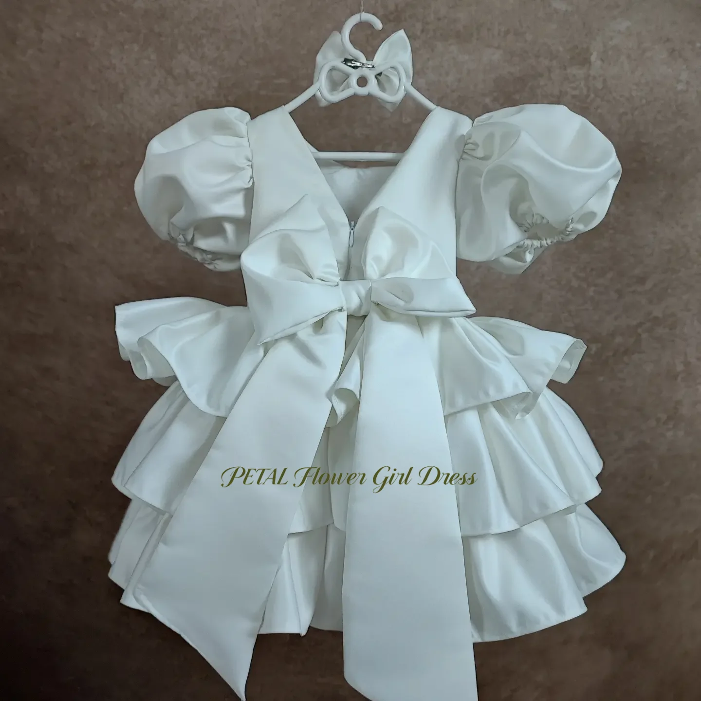 Petal Flower Girl Dress Fluffy Pageant Dress with Ruffles Beading Waist Princess Girls Dress Ball Gown for Birthday Customized
Petal Flower Girl Dress Fluffy Pageant Dress with Ruffles Beading Waist Princess Girls Dress Ball Gown for Birthday Customized