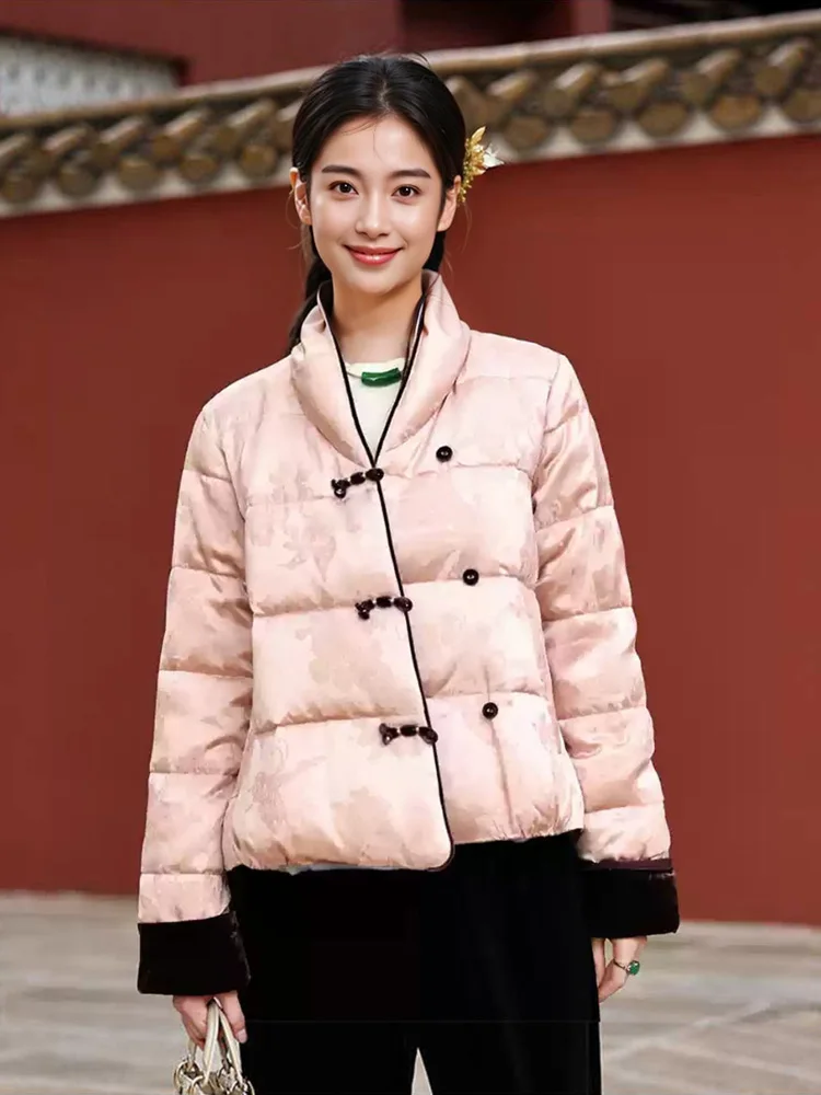 Новая китайская женская зимняя куртка-пуховик на пуговицах с пэчворком, теплая верхняя одежда прямого кроя, 90% белый утиный пух
Новая китайская женская зимняя куртка-пуховик на пуговицах с пэчворком, теплая верхняя одежда прямого кроя, 90% белый утиный пух