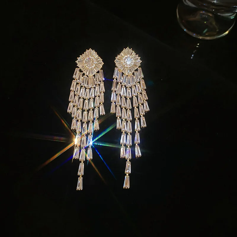 Exaggerated Long Tassel Earrings French Elegant Zircon Embedded Oversized Luxury Sense Women Fashion Commute Ear Jewelry
Exaggerated Long Tassel Earrings French Elegant Zircon Embedded Oversized Luxury Sense Women Fashion Commute Ear Jewelry