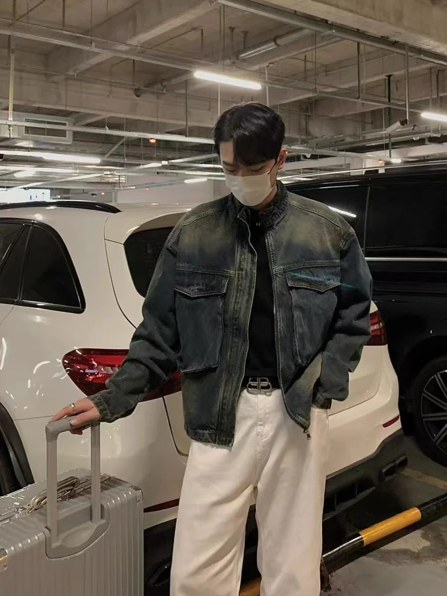 Ретро-джинсовая куртка свободного кроя синего цвета с большими карманами и воротником-стойкой, мужская повседневная куртка, модная молодежная универсальная осенняя одежда
Ретро-джинсовая куртка свободного кроя синего цвета с большими карманами и воротником-стойкой, мужская повседневная куртка, модная молодежная универсальная осенняя одежда