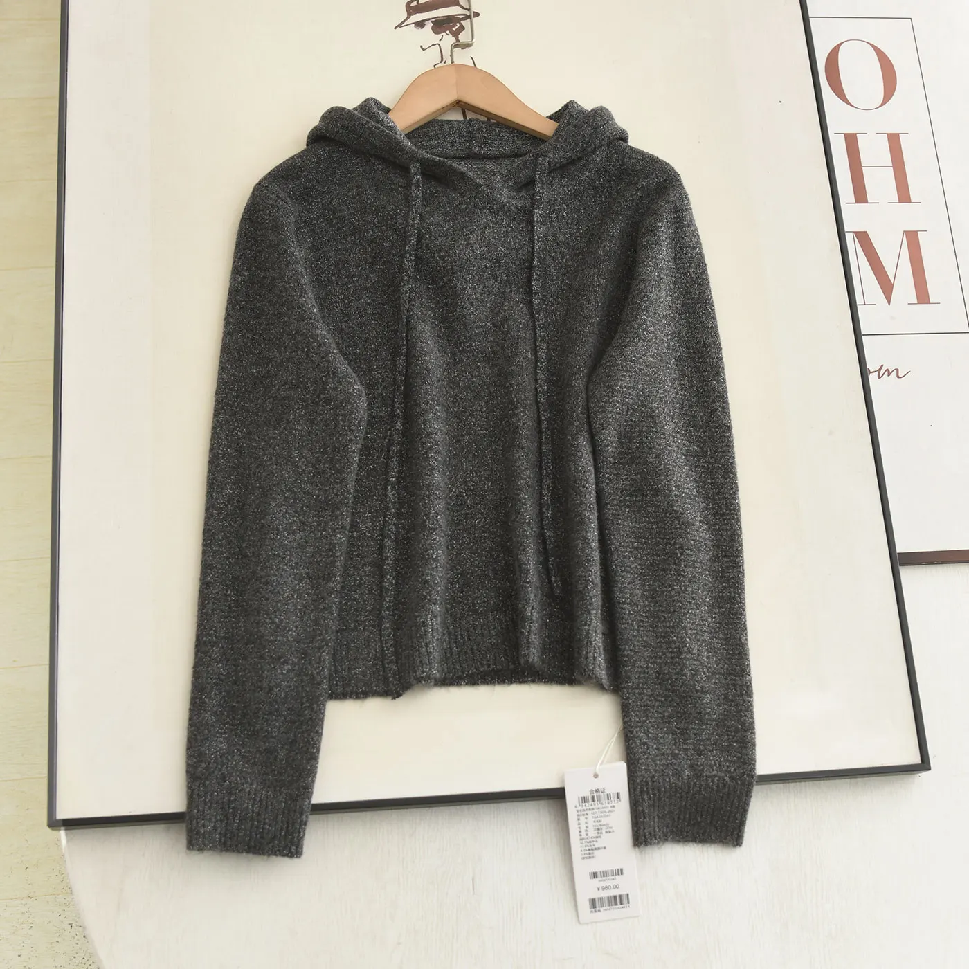 Свободный трикотаж с капюшоном, свитер большого размера, женский осенне-зимний свитер, простой дизайн, повседневный удобный топ для подростков
Свободный трикотаж с капюшоном, свитер большого размера, женский осенне-зимний свитер, простой дизайн, повседневный удобный топ для подростков