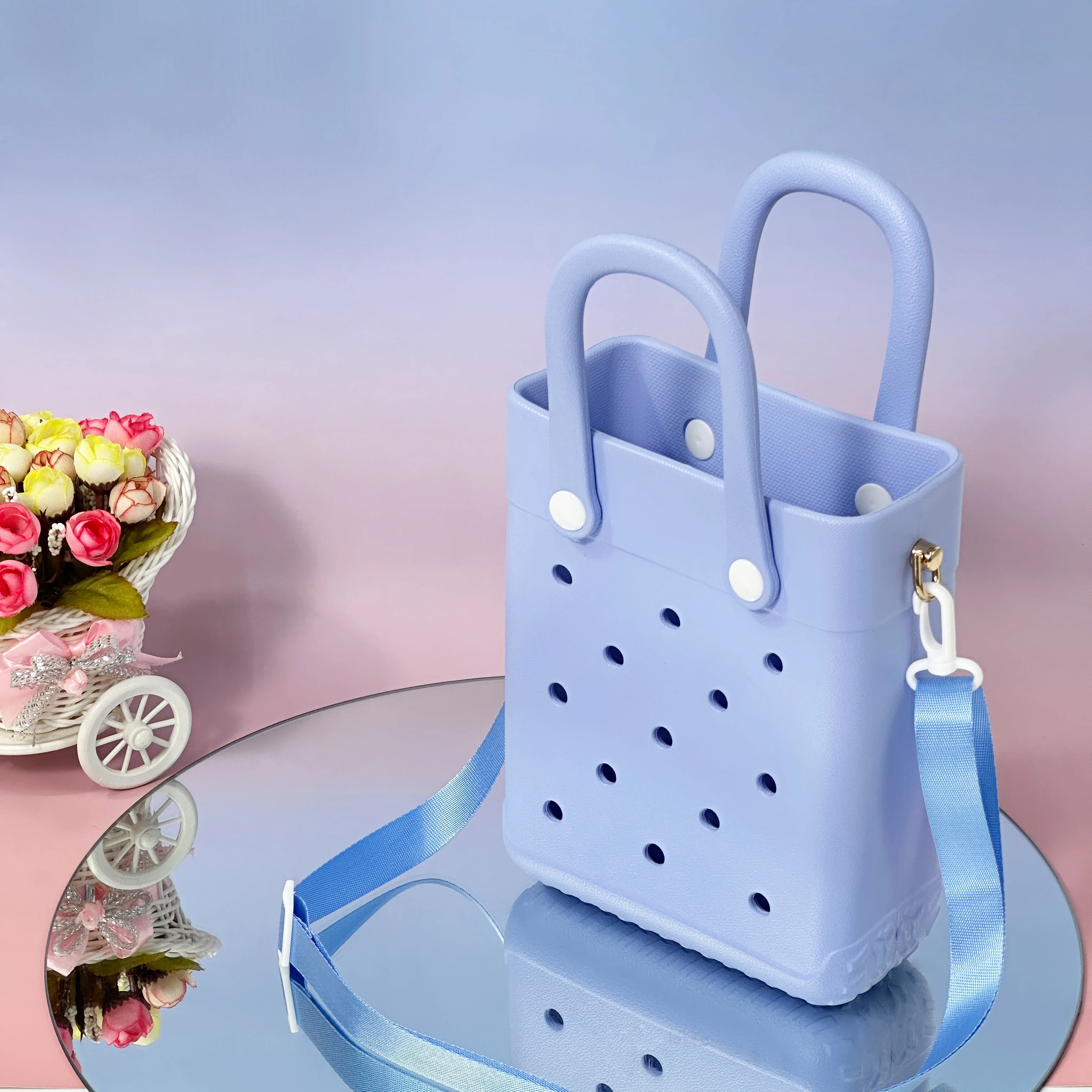 Women's Fashionable Hand-Held Hole-Shaped Bag for Shopping Storage, 21cmX16cmX7.5cm Mini Bag, EVA Beach Bag, Can Hold Pets
Women's Fashionable Hand-Held Hole-Shaped Bag for Shopping Storage, 21cmX16cmX7.5cm Mini Bag, EVA Beach Bag, Can Hold Pets