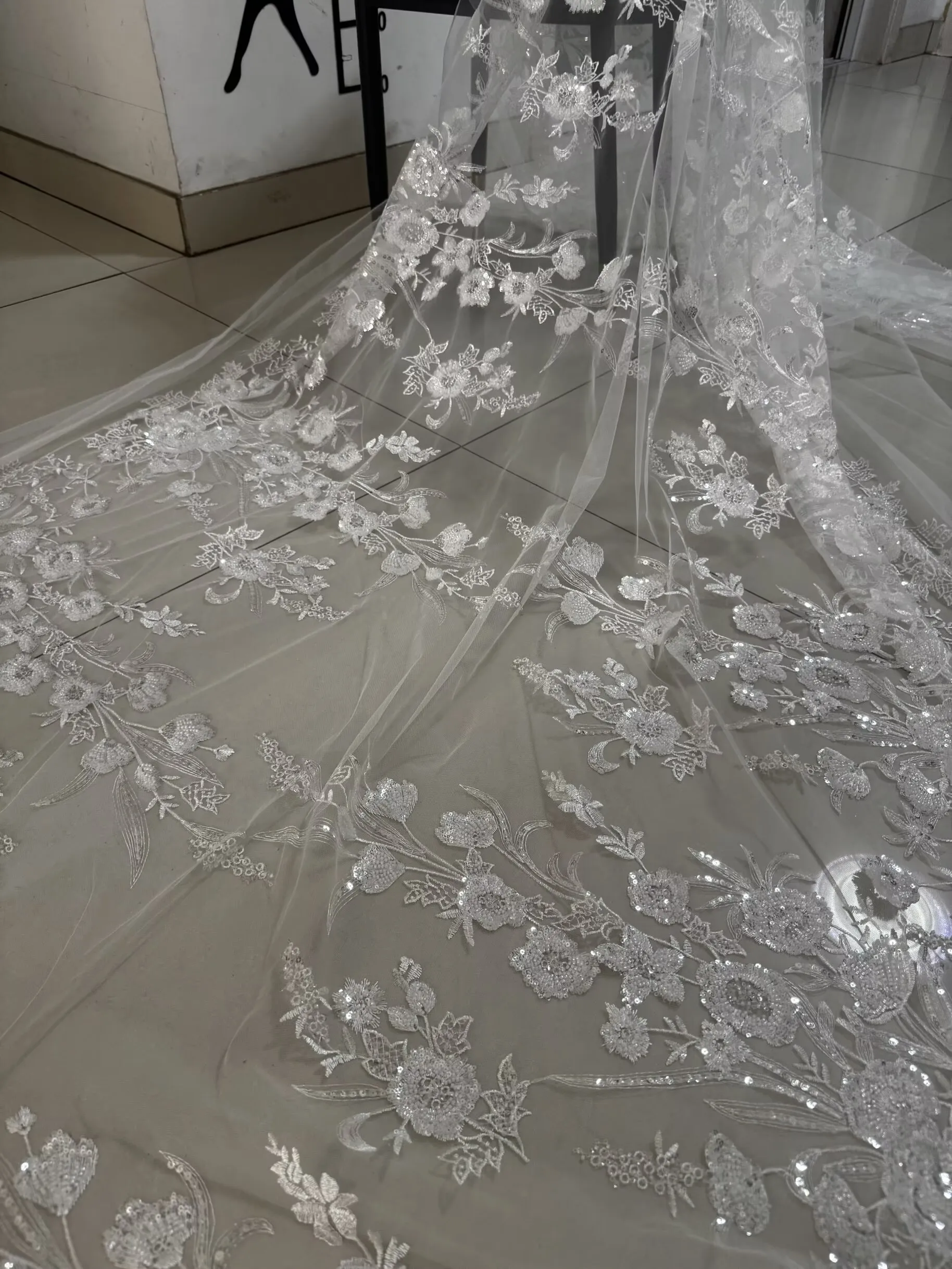 Wedding Dress Tulle Embroidered Floral Lace Appliqued Fabric Luxury Beaded Sequin Flower Appliqued Material
Wedding Dress Tulle Embroidered Floral Lace Appliqued Fabric Luxury Beaded Sequin Flower Appliqued Material