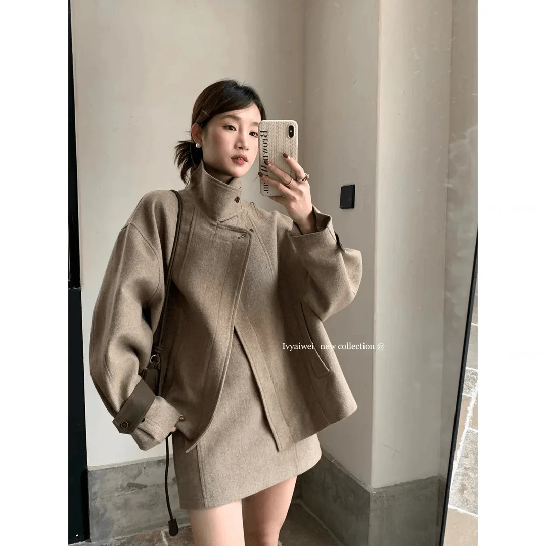 Sweet Hot Girl Suit Women's Autumn Loose Stand Collar Patchwork Woolen Coat High Waisted Mini Skirt Two-piece Set Female Clothes
Sweet Hot Girl Suit Women's Autumn Loose Stand Collar Patchwork Woolen Coat High Waisted Mini Skirt Two-piece Set Female Clothes