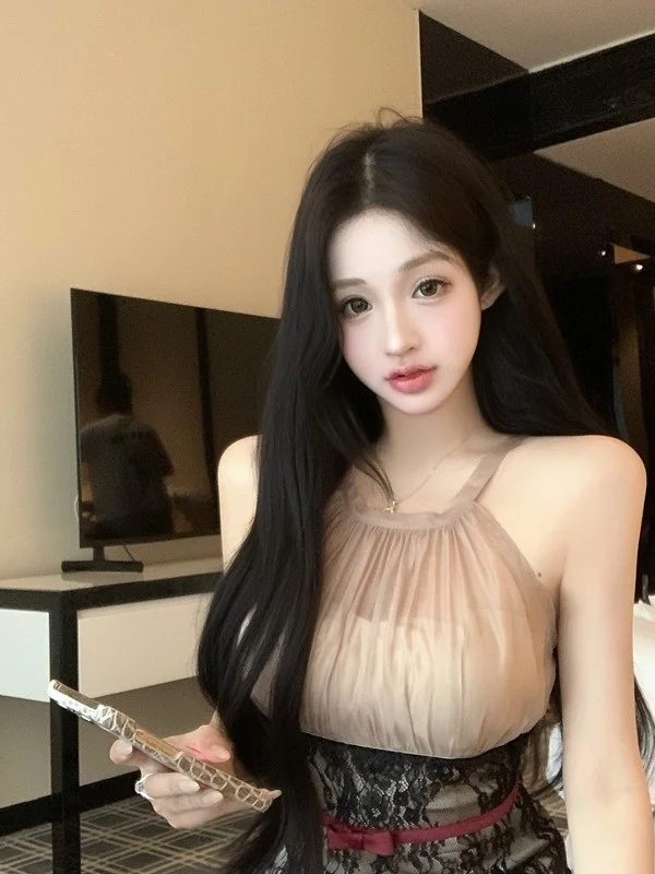 Sexy Lace Patchwork Hanging Neck Strap Vest Breathable Waist-Cut Short Top U-Neck Polyester Fiber Women's Summer Fashion
Sexy Lace Patchwork Hanging Neck Strap Vest Breathable Waist-Cut Short Top U-Neck Polyester Fiber Women's Summer Fashion