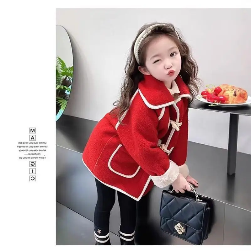 Утепленное вязаное пальто средней длины для девочек, теплый свободный новогодний наряд для маленьких девочек, осень-зима 2024, новая модная куртка
Утепленное вязаное пальто средней длины для девочек, теплый свободный новогодний наряд для маленьких девочек, осень-зима 2024, новая модная куртка
