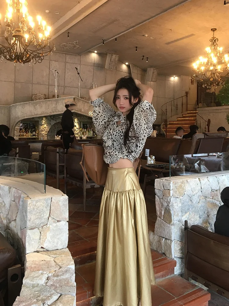 Strive Umei Large Size Women's Shirt Set with Bell Sleeves And Midi Skirt Leopard Print Summer Fashion High Waist A-Line Skirt
Strive Umei Large Size Women's Shirt Set with Bell Sleeves And Midi Skirt Leopard Print Summer Fashion High Waist A-Line Skirt