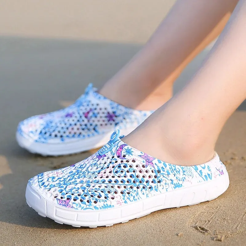 Hand-Painted Chinese Style Sandals, Non-Slip Breathable Slippers, Couple's Fashion Clogs with Oriental Patterns
Hand-Painted Chinese Style Sandals, Non-Slip Breathable Slippers, Couple's Fashion Clogs with Oriental Patterns