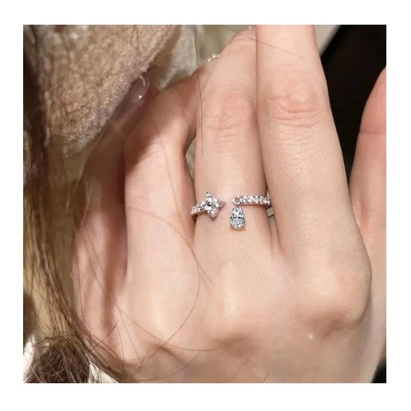 Elegant Water Drop Ring Women's Light Luxury Zircon Fashion Index Finger Ring Niche Design Opening Adjustable Ring
Elegant Water Drop Ring Women's Light Luxury Zircon Fashion Index Finger Ring Niche Design Opening Adjustable Ring